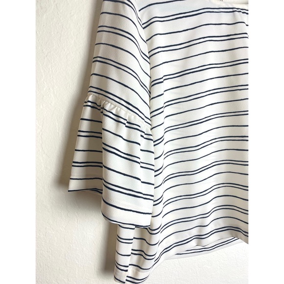 NWT Cute Cropped Black and White Striped Shirt - Picture 3 of 3